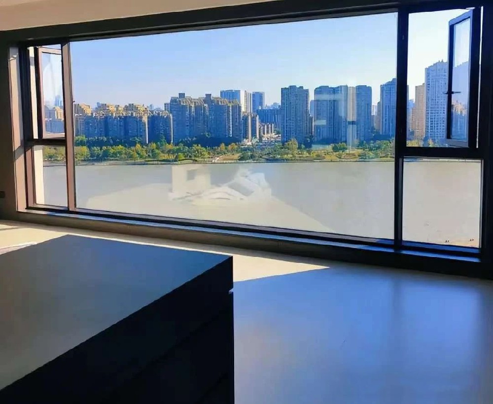 太原凡品家装 | 为什么不建议用大玻璃“封阳台”？听内行人分析，我恍然大悟！