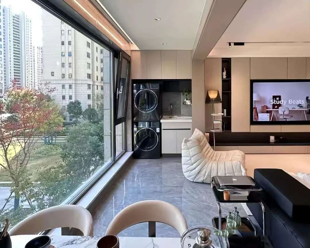 太原凡品家装 | 为什么不建议用大玻璃“封阳台”？听内行人分析，我恍然大悟！