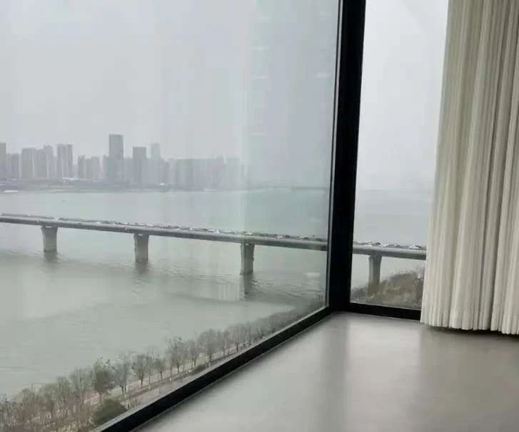 太原凡品家装 | 为什么不建议用大玻璃“封阳台”？听内行人分析，我恍然大悟！