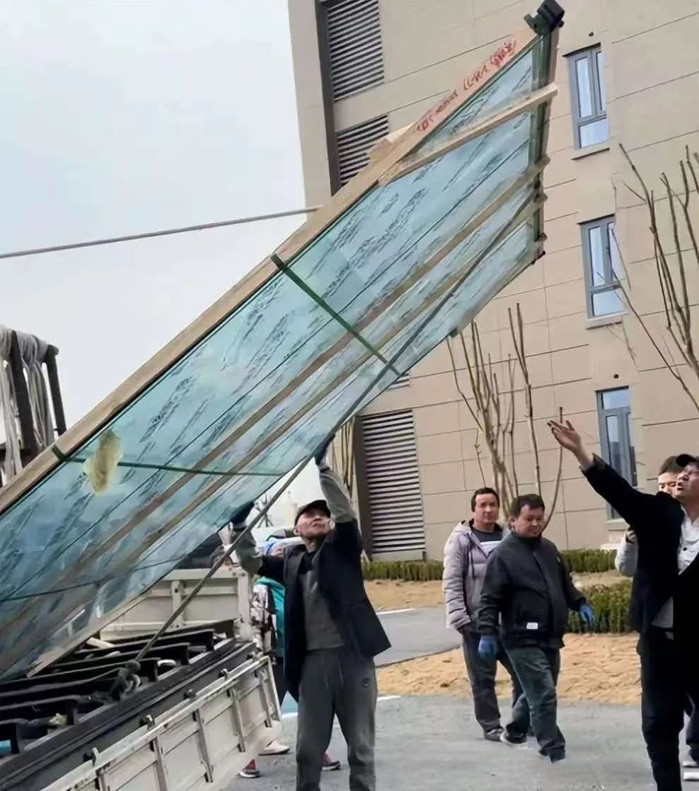 太原凡品家装 | 为什么不建议用大玻璃“封阳台”？听内行人分析，我恍然大悟！